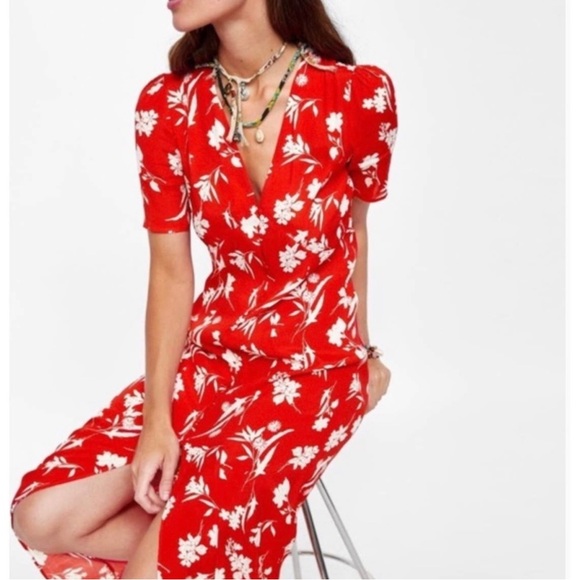 Zara red floral print front button dress - Size medium - Picture 2 of 9